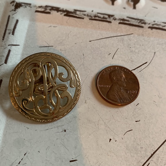 Vintage Round Gold Tone Clip On Earrings Costume Fashion Jewelry - Picture 4 of 5